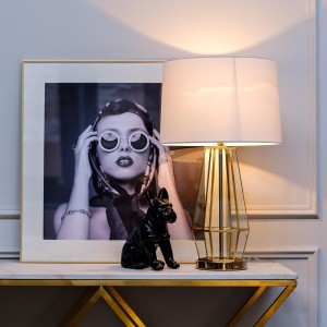 Лампа настольная плафон белый